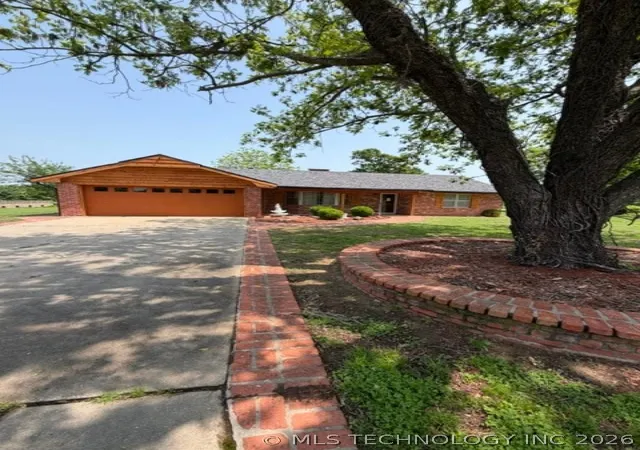 Homes for sale in Holdenville, OK | 202 Sooner, Holdenville, OK 74848 | MLS# 2615403