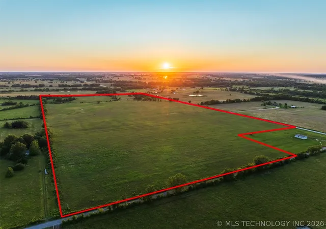 Homes for sale in Miami, OK | 77 Old Hwy 10 Hwy, Miami, OK 74354 | MLS# 2613868