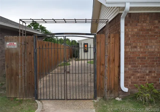Photo 3 of Single family home for sale at 1199 E Reynolds Rd, Mc Alester, OK 74501 | MLS# 2615425 | Listing updated on 2026-08-20