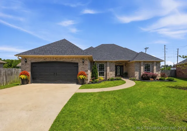 Photo 1 of Sale Pending at 1515 Redwood Pl, Tahlequah, OK 74464 | MLS# 2615572 | Listing updated on 2026-08-20