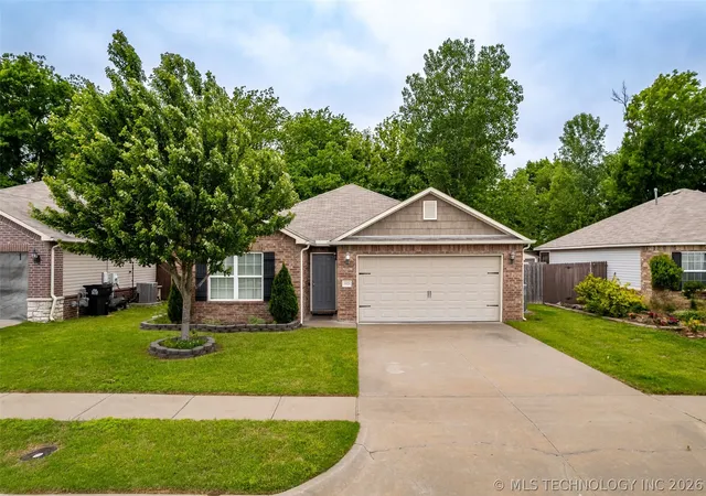 Photo 2 of Single family home for sale at 14826 S Hudson Ave, Bixby, OK 74008 | MLS# 2615190 | Listing updated on 2026-08-21