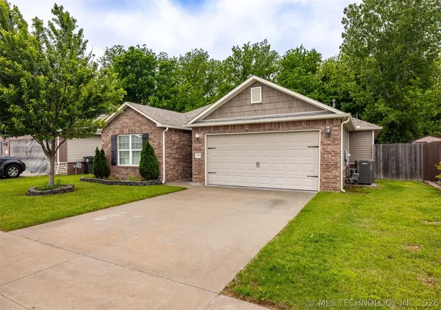 Photo 3 of Single family home for sale at 14826 S Hudson Ave, Bixby, OK 74008 | MLS# 2615190 | Listing updated on 2026-08-21