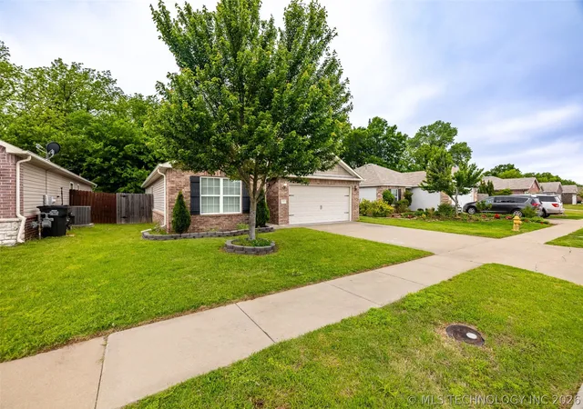 Photo 4 of Single family home for sale at 14826 S Hudson Ave, Bixby, OK 74008 | MLS# 2615190 | Listing updated on 2026-08-21