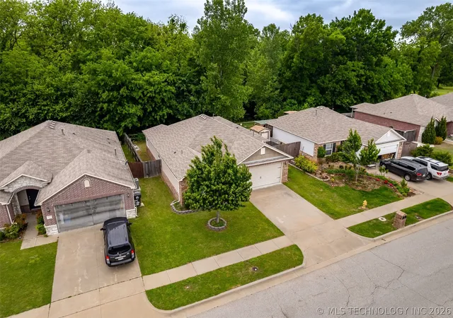 Photo 5 of Single family home for sale at 14826 S Hudson Ave, Bixby, OK 74008 | MLS# 2615190 | Listing updated on 2026-08-21