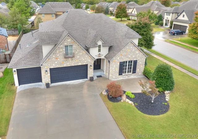 Photo 4 of Single family home for sale at 10712 S 95th Court, Tulsa, OK 74133 | MLS# 2615525 | Listing updated on 2026-08-23