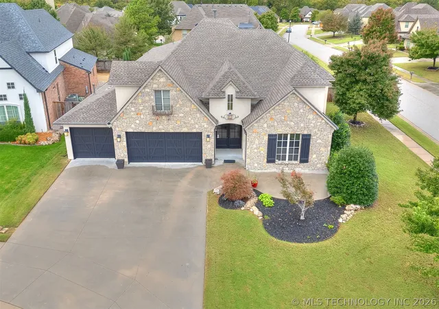 Photo 5 of Single family home for sale at 10712 S 95th Court, Tulsa, OK 74133 | MLS# 2615525 | Listing updated on 2026-08-23