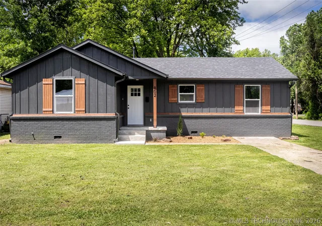 Homes for sale in Skiatook, OK | 802 S Russell St, Skiatook, OK 74070 | MLS# 2615482