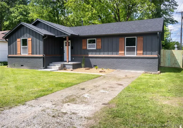 Homes for sale in Skiatook, OK | 802 S Russell St, Skiatook, OK 74070 | MLS# 2615482