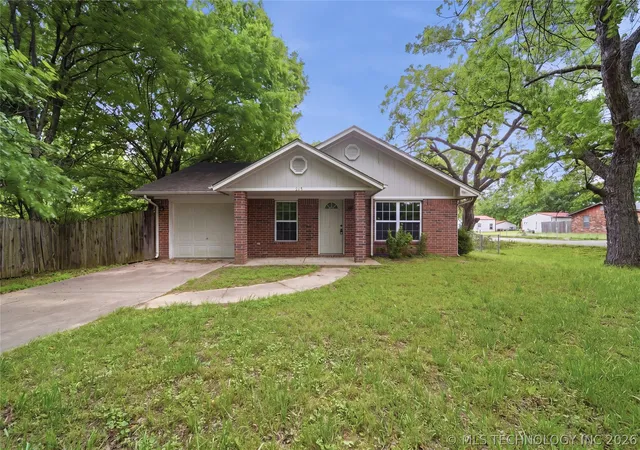 Homes for sale in Henryetta, OK | 503 Quail Lake Dr, Henryetta, OK 74437 | MLS# 2615653