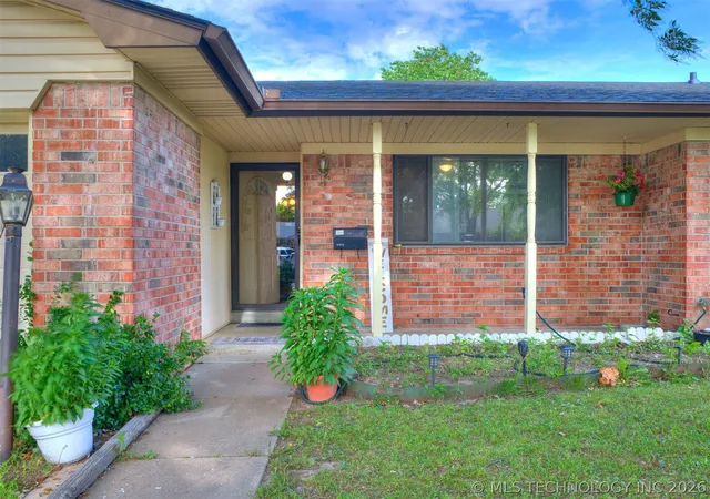 Photo 3 of Sale Pending at 4919 S 94th Eastplace, Tulsa, OK 74145 | MLS# 2615570 | Listing updated on 2026-08-28