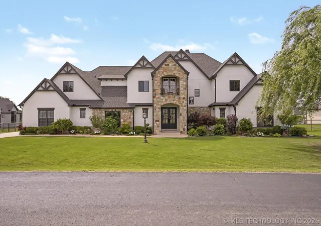 Photo 1 of Mansion for sale at 6372 N Wildwood Ln, Owasso, OK 74055 | MLS# 2615108 | Listing updated on 2026-08-20