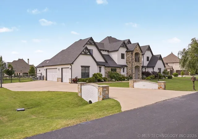Photo 3 of Mansion for sale at 6372 N Wildwood Ln, Owasso, OK 74055 | MLS# 2615108 | Listing updated on 2026-08-20