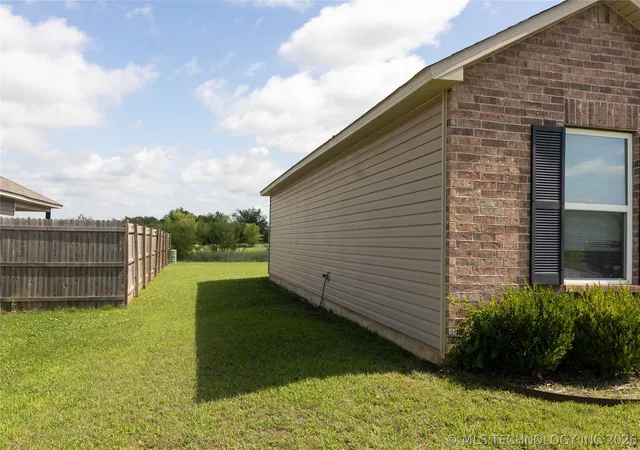 Homes for sale in Claremore, OK | 10147 E Larry St, Claremore, OK 74017 | MLS# 2615725