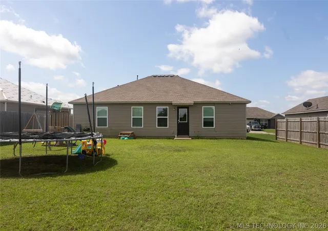 Homes for sale in Claremore, OK | 10147 E Larry St, Claremore, OK 74017 | MLS# 2615725