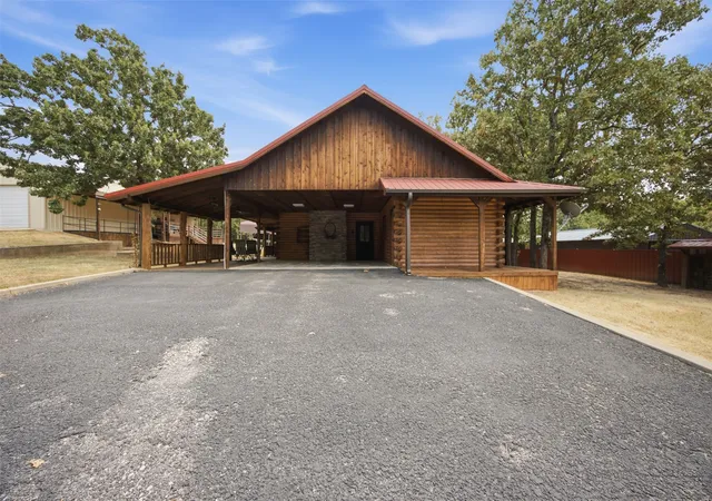 Photo 3 of Single family home for sale at 124 London Dock Ln, Canadian, OK 74425 | MLS# 2614891 | Listing updated on 2026-08-20