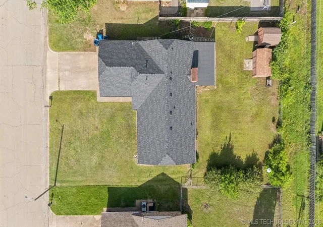 29th image of 1016 E 13th St, Cushing, OK 74023 | MLS# 2615771