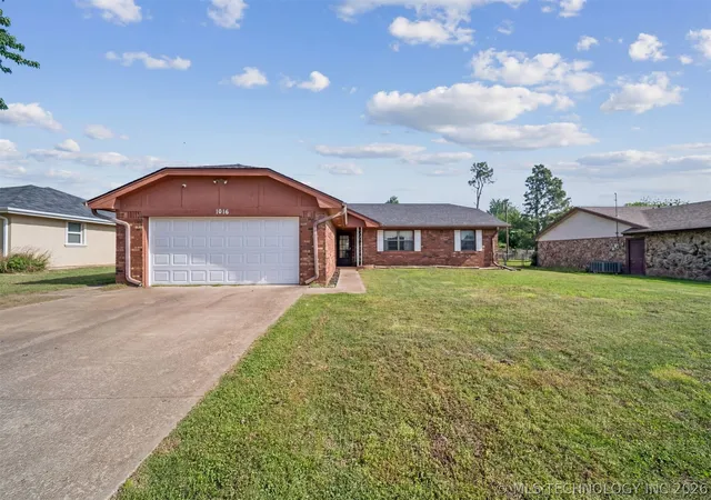 2nd image of 1016 E 13th St, Cushing, OK 74023 | MLS# 2615771
