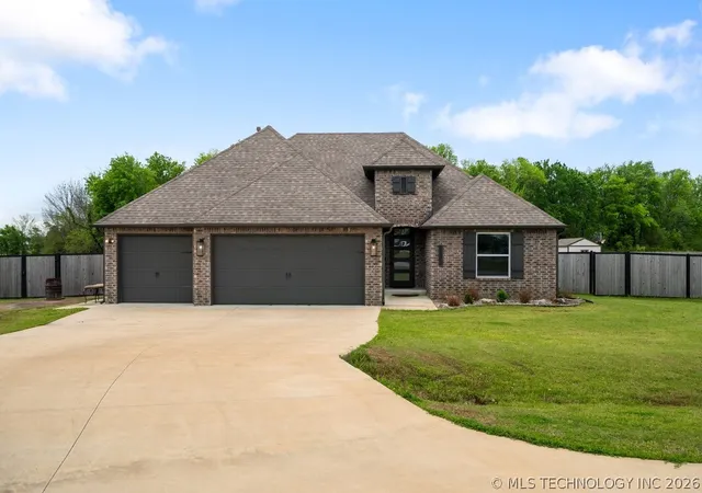Photo 1 of Single family home for sale at 32302 E 67th Place S, Broken Arrow, OK 74014 | MLS# 2609281 | Listing updated on 2026-06-02