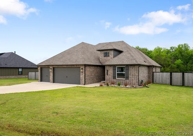 Photo 2 of Single family home for sale at 32302 E 67th Place S, Broken Arrow, OK 74014 | MLS# 2609281 | Listing updated on 2026-06-02