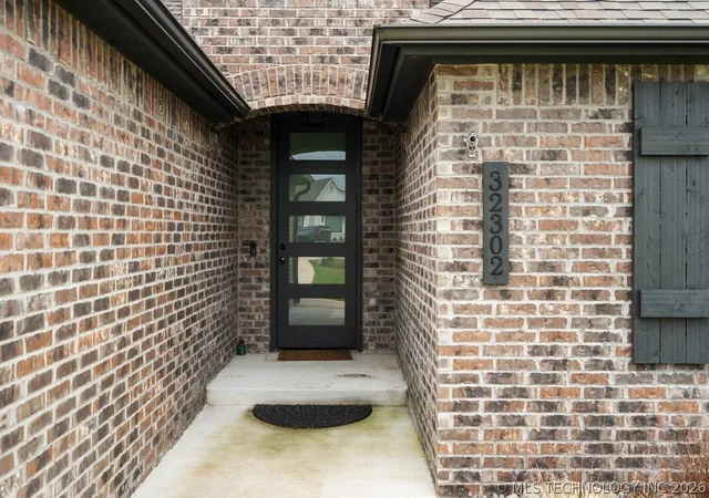 Photo 3 of Single family home for sale at 32302 E 67th Place S, Broken Arrow, OK 74014 | MLS# 2609281 | Listing updated on 2026-06-02