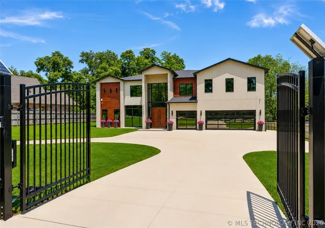 Photo 2 of Mansion for sale at 4621 S Columbia Pl, Tulsa, OK 74105 | MLS# 2615355 | Listing updated on 2026-08-20