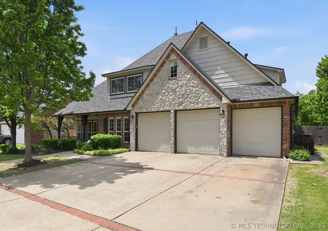 Homes for sale in Broken Arrow, OK | 3828 S Sequoia Ave, Broken Arrow, OK 74011 | MLS# 2615708