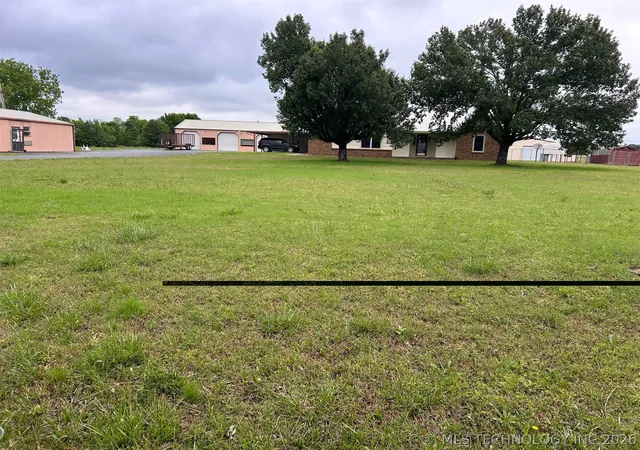 Photo 2 of Single family home for sale at 3300 W Davis Fld Rd, Muskogee, OK 74401 | MLS# 2615811 | Listing updated on 2026-08-20