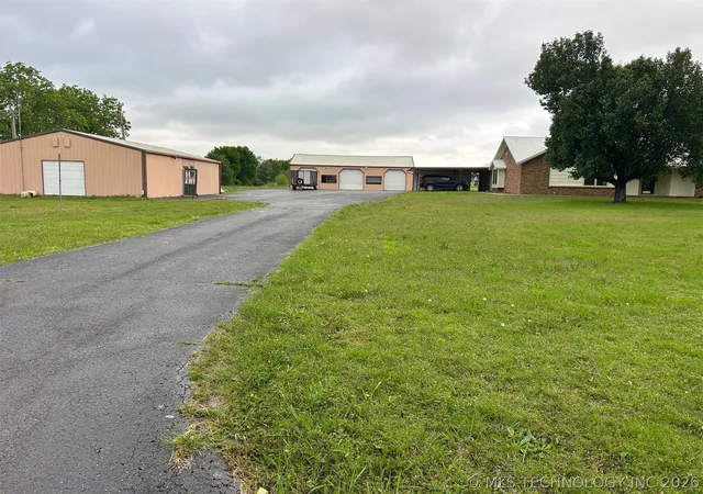 Photo 3 of Single family home for sale at 3300 W Davis Fld Rd, Muskogee, OK 74401 | MLS# 2615811 | Listing updated on 2026-08-20