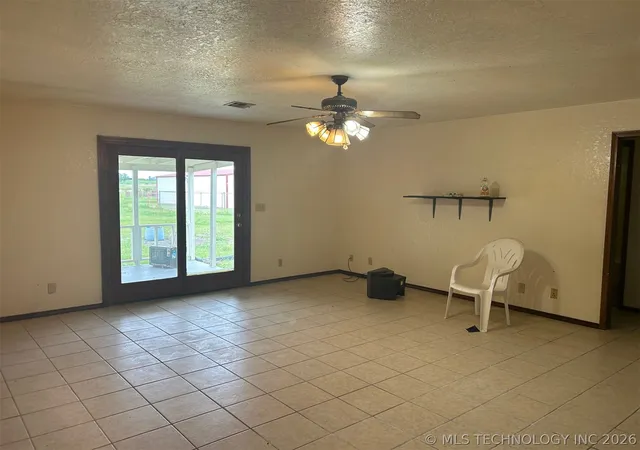 Photo 5 of Single family home for sale at 3300 W Davis Fld Rd, Muskogee, OK 74401 | MLS# 2615811 | Listing updated on 2026-08-20
