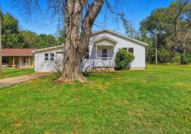 2nd image of 103 W 20th St, Tishomingo, OK 73460 | MLS# 2615826