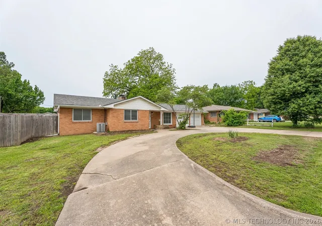 2nd image of 4507 E Frank Phillips Blvd, Bartlesville, OK 74006 | MLS# 2615834