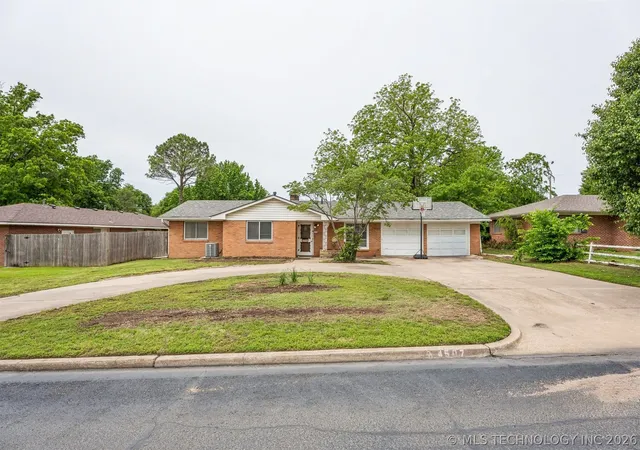 Homes for sale in Bartlesville, OK | 4507 E Frank Phillips Blvd, Bartlesville, OK 74006 | MLS# 2615834
