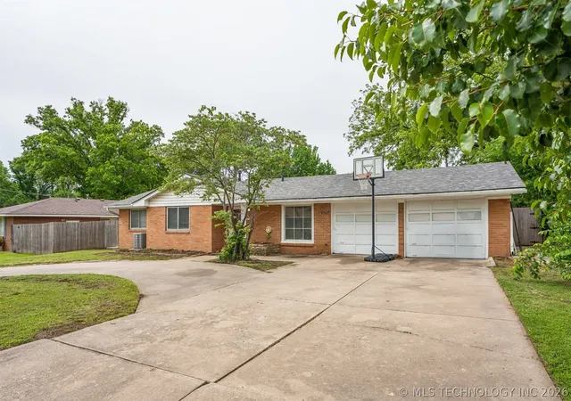 Homes for sale in Bartlesville, OK | 4507 E Frank Phillips Blvd, Bartlesville, OK 74006 | MLS# 2615834