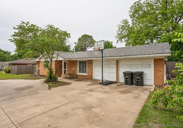 Homes for sale in Bartlesville, OK | 4507 E Frank Phillips Blvd, Bartlesville, OK 74006 | MLS# 2615834
