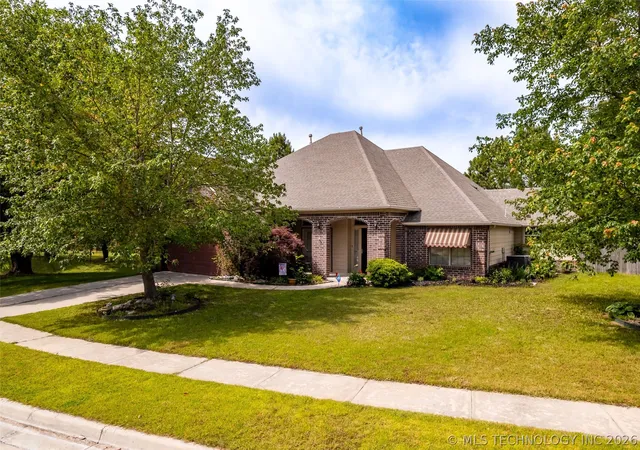 Photo 1 of Single family home for sale at 6304 E Galveston St, Broken Arrow, OK 74014 | MLS# 2615775 | Listing updated on 2026-09-25