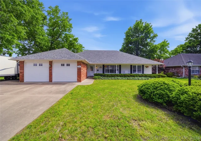 Homes for sale in Pryor, OK | 620 Grove Crest Rd, Pryor, OK 74361 | MLS# 2615924