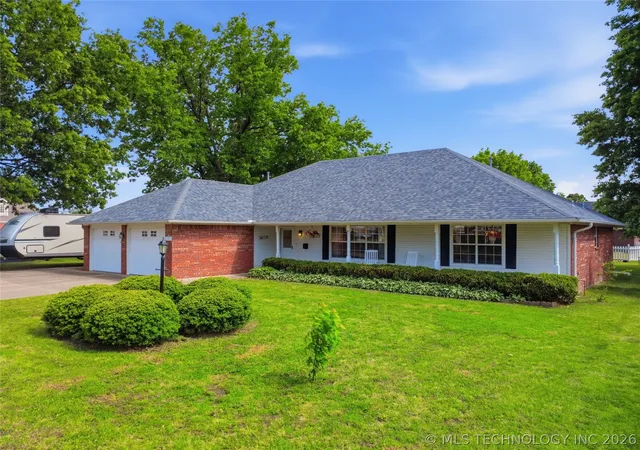 Homes for sale in Pryor, OK | 620 Grove Crest Rd, Pryor, OK 74361 | MLS# 2615924