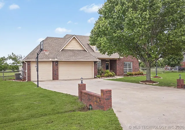 Photo 3 of Sale Pending at 14815 N 60th Eastavenue, Collinsville, OK 74021 | MLS# 2615930 | Listing updated on 2026-08-20