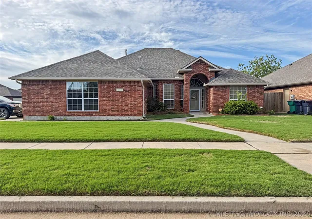 2nd image of 500 Sw 160th St, Oklahoma City, OK 73170 | MLS# 2615504