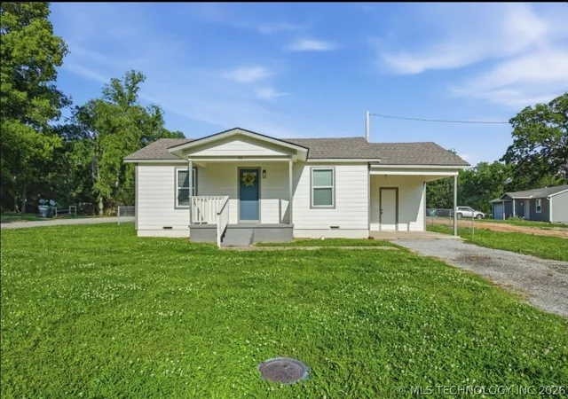 Homes for sale in Tahlequah, OK | 749 S Bluff St, Tahlequah, OK 74464 | MLS# 2615953