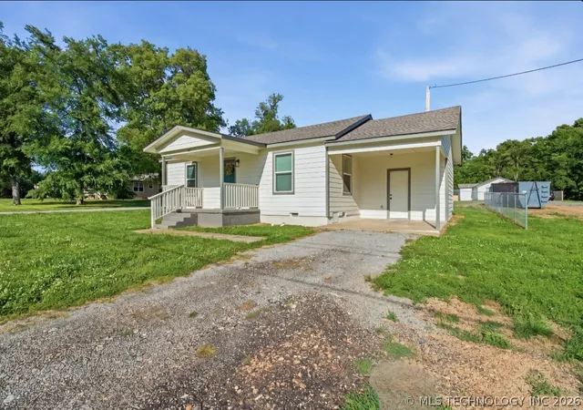 Homes for sale in Tahlequah, OK | 749 S Bluff St, Tahlequah, OK 74464 | MLS# 2615953