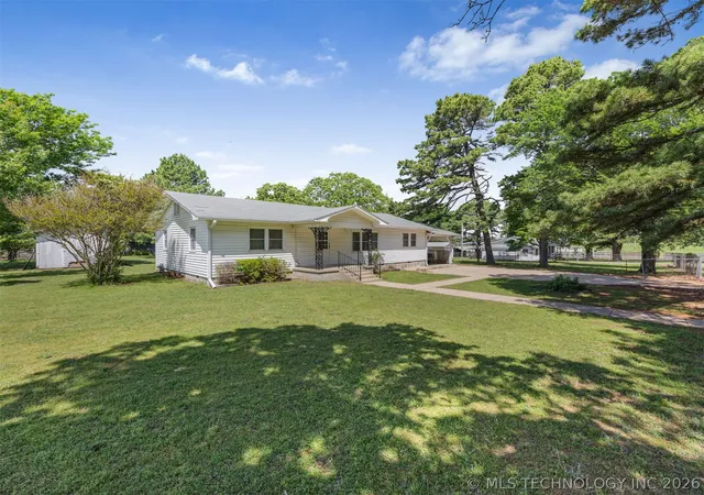 Homes for sale in Tahlequah, OK | 15083 State Hwy 82, Tahlequah, OK 74464 | MLS# 2615517
