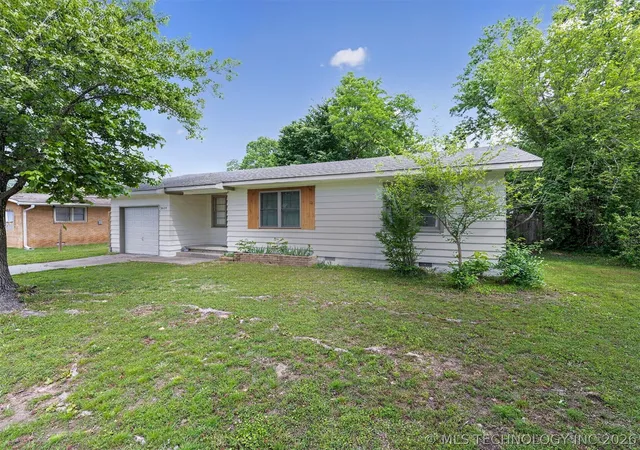 Homes for sale in Bartlesville, OK | 3618 Henrietta Ave, Bartlesville, OK 74006 | MLS# 2615782