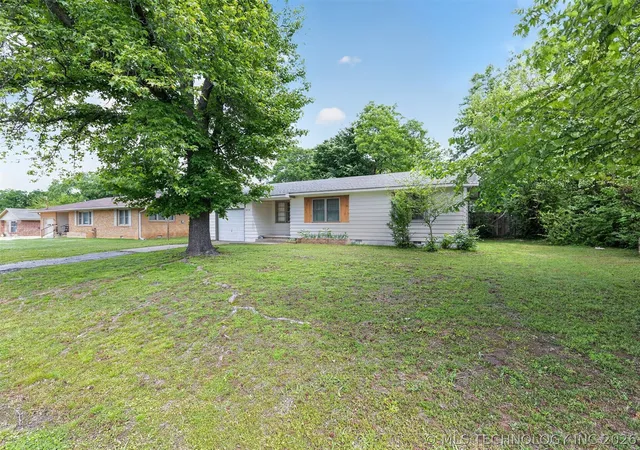 Homes for sale in Bartlesville, OK | 3618 Henrietta Ave, Bartlesville, OK 74006 | MLS# 2615782