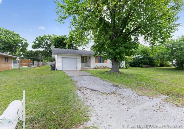 Homes for sale in Bartlesville, OK | 3618 Henrietta Ave, Bartlesville, OK 74006 | MLS# 2615782