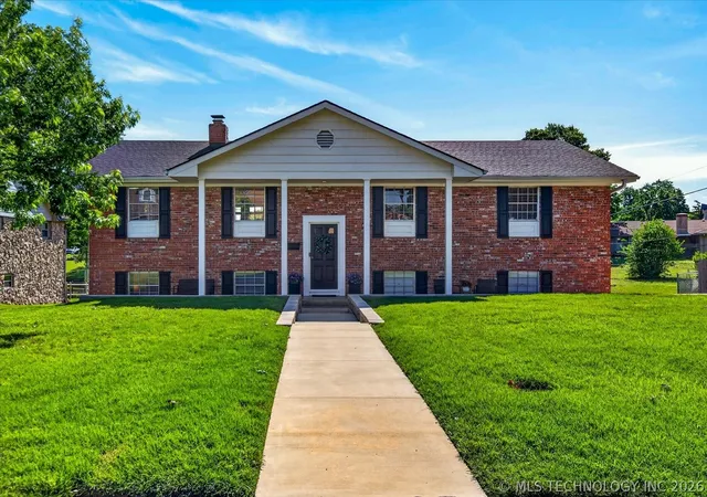 Photo 1 of Single family home for sale at 1048 Se Greystone Ave, Bartlesville, OK 74006 | MLS# 2615986 | Listing updated on 2026-08-22