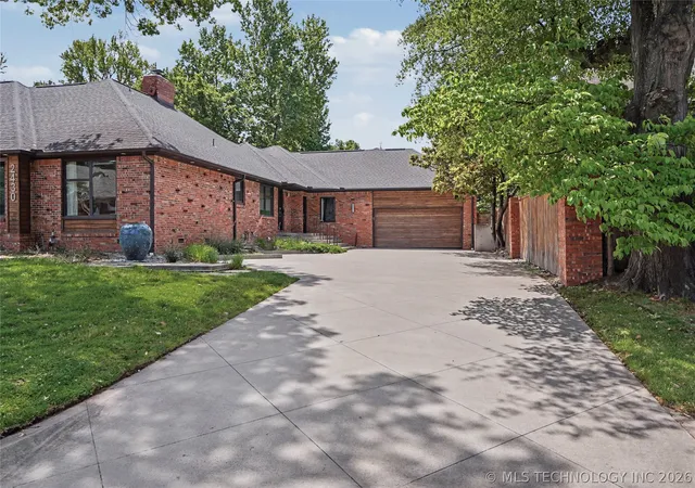 Photo 3 of Single family home for sale at 2430 E 32nd Street, Tulsa, OK 74105 | MLS# 2615753 | Listing updated on 2026-08-28