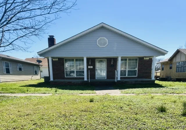 Photo 1 of Single family home for sale at 803 W Moore St, Henryetta, OK 74437 | MLS# 2616017 | Listing updated on 2026-08-21