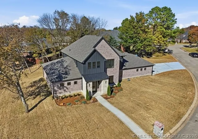 Homes for sale in Bartlesville, OK | 1937 S Surrey Ct, Bartlesville, OK 74006 | MLS# 2616052