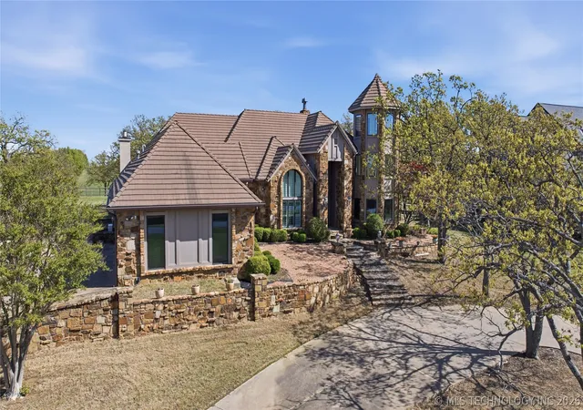 Homes for sale in Tulsa, OK | 4825 W Oak Leaf Dr, Tulsa, OK 74132 | MLS# 2612895